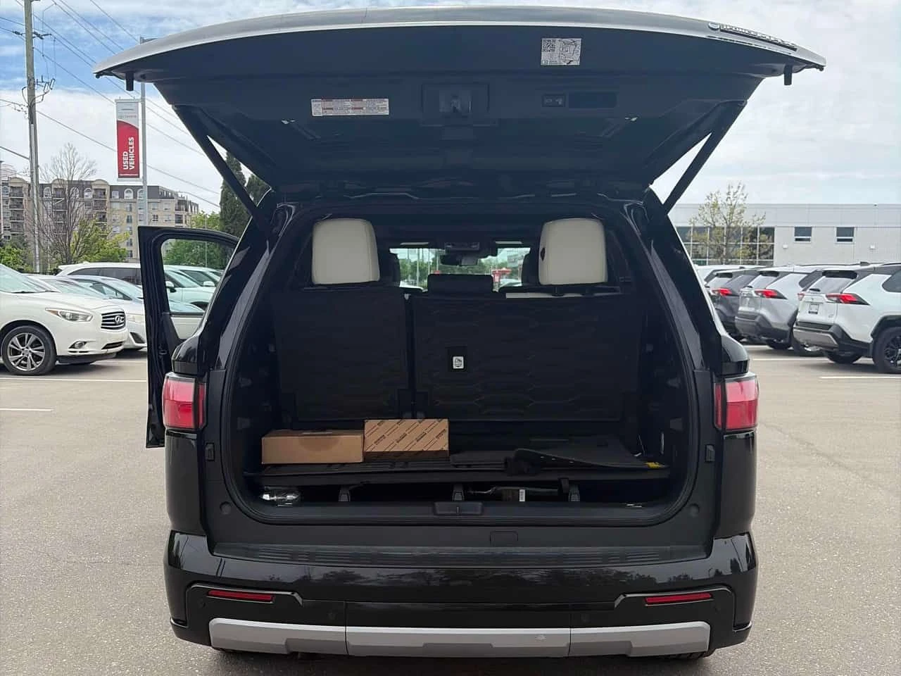 Toyota Sequoia Platinum 4WD / 360 / DISTRONIC / ОБДУХВАНЕ , снимка 11 - Автомобили и джипове - 54651779