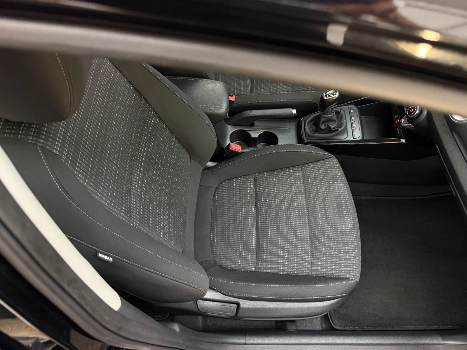 Kia Stonic 1.4i* 100к.с.* С ПЪЛНА СЕРВИЗНА ИСТОРИЯ , снимка 14 - Автомобили и джипове - 55188462