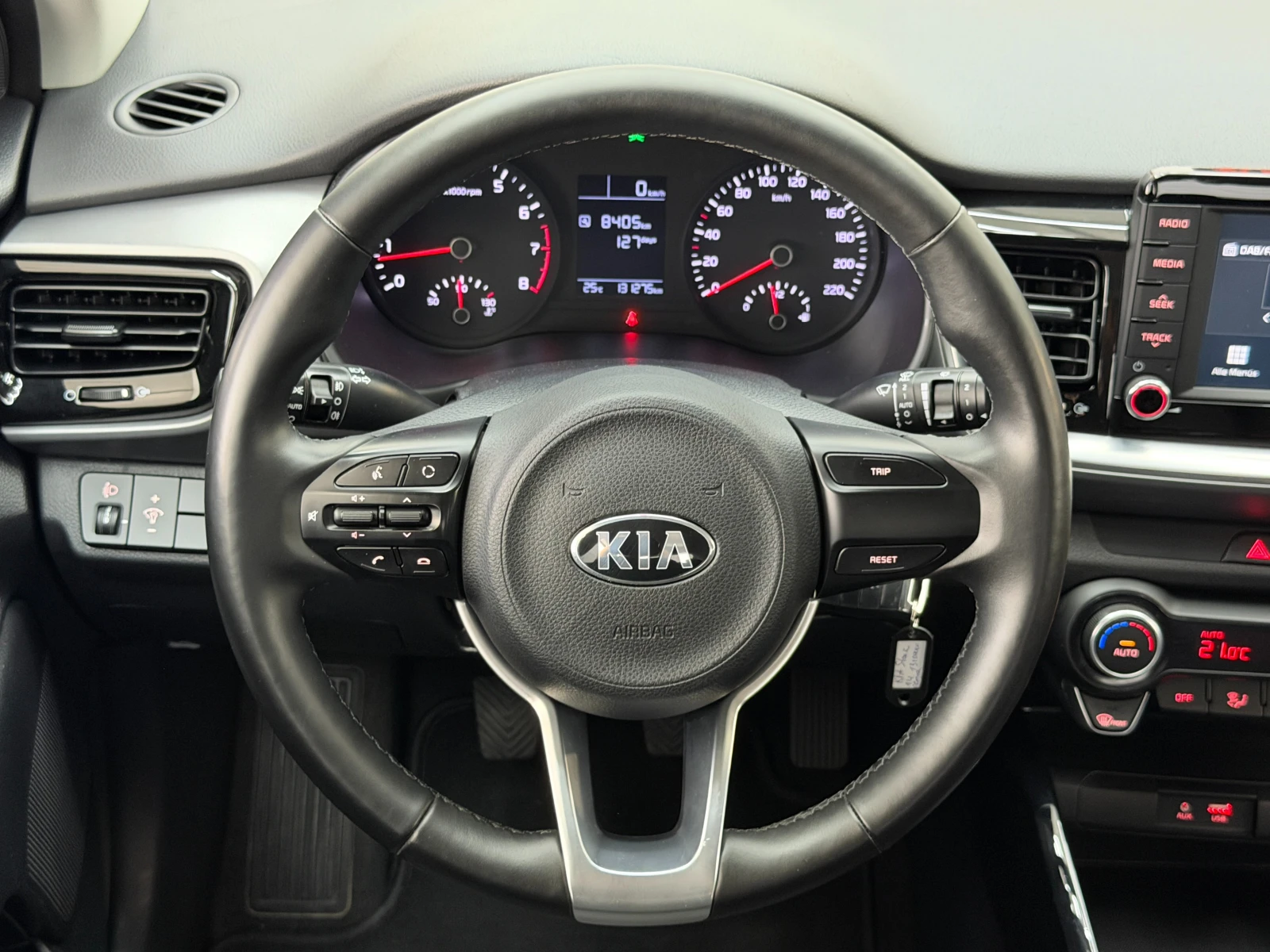 Kia Stonic 1.4i* 100к.с.* С ПЪЛНА СЕРВИЗНА ИСТОРИЯ , снимка 8 - Автомобили и джипове - 55188462