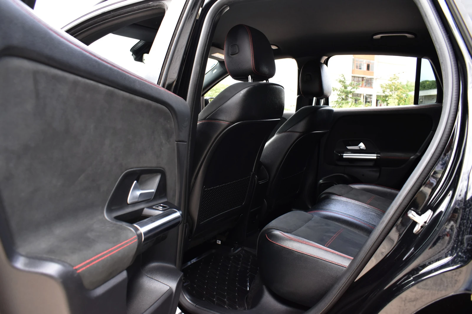 Mercedes-Benz EQA AMG* AMBIENT* HEAD-UP* CAMERA* 66, 5kWh, снимка 11 - Автомобили и джипове - 55413744