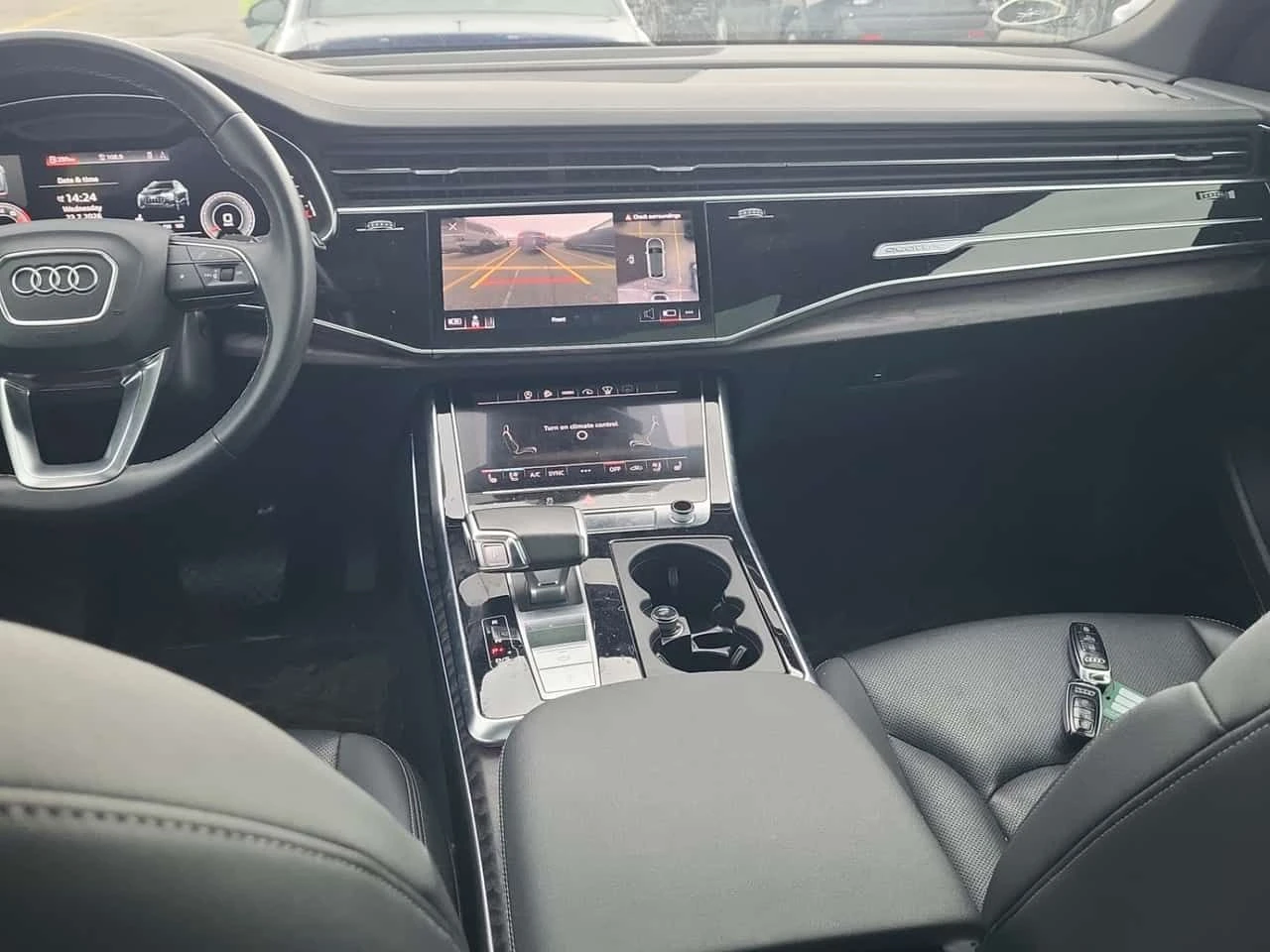 Audi Q8 Technik/CARFAX/ДИСТРОНИК/360 КАМ/ПАНО/ОБДУХ, снимка 10 - Автомобили и джипове - 55566334