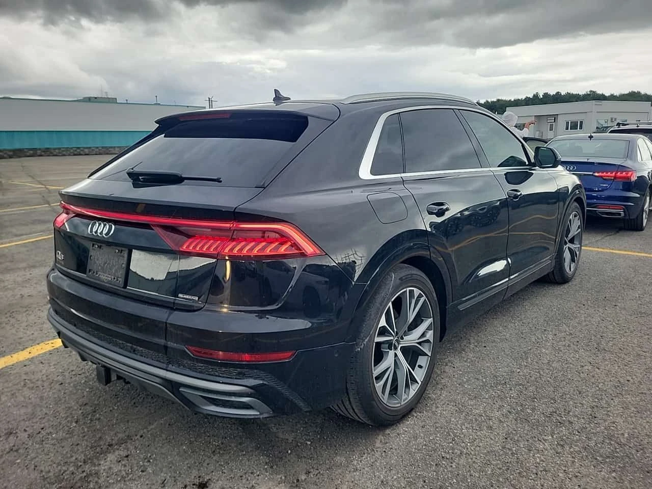 Audi Q8 Technik/CARFAX/ДИСТРОНИК/360 КАМ/ПАНО/ОБДУХ, снимка 3 - Автомобили и джипове - 55566334