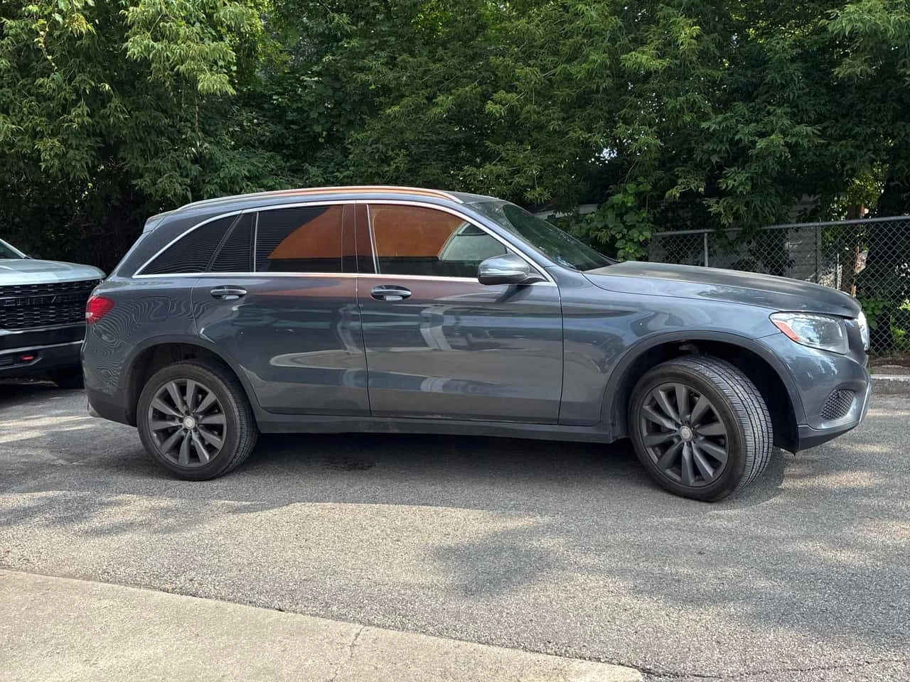 Mercedes-Benz GLC 300 * CARFAX * ОПЦИЯ ЗА ФИНАНСИРАНЕ * , снимка 3 - Автомобили и джипове - 55588295
