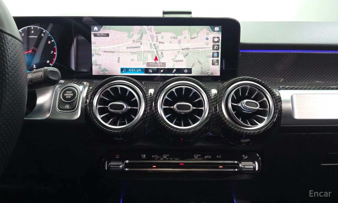 Mercedes-Benz GLB35AMG 4MATIC* ДИСТРОНИК* LANE* ASSIST* КАМЕРА* , снимка 9 - Автомобили и джипове - 55696216