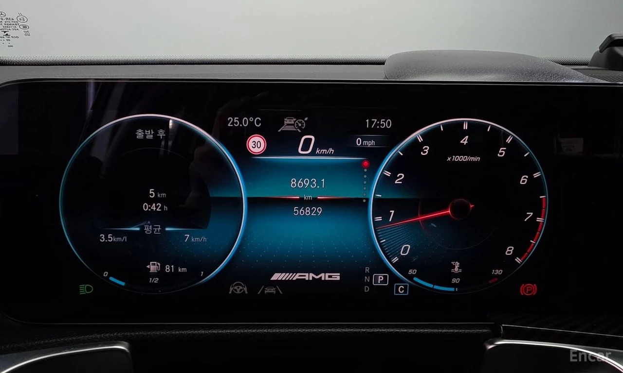 Mercedes-Benz GLB35AMG 4MATIC* ДИСТРОНИК* LANE* ASSIST* КАМЕРА* , снимка 12 - Автомобили и джипове - 55696216