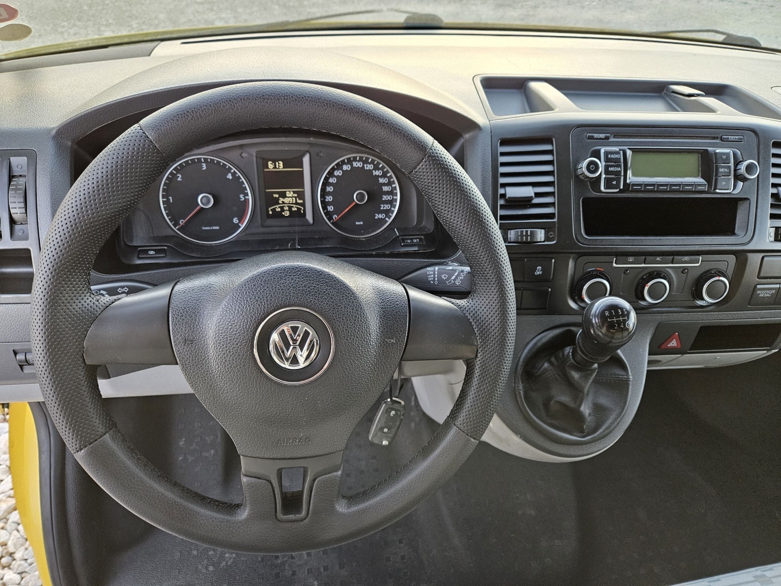 VW Transporter 2.0TDI климатик - изображение 10