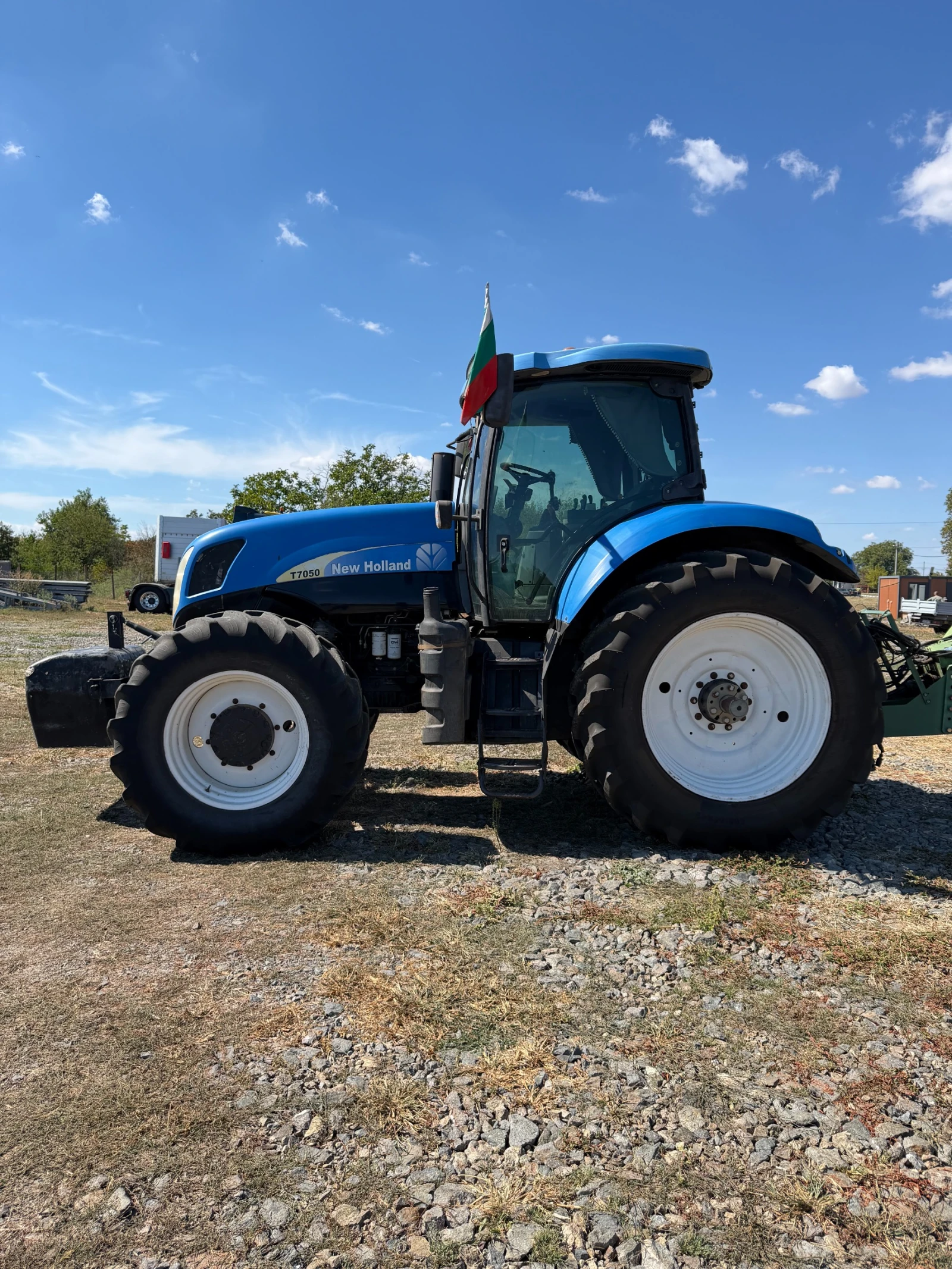 Трактор New Holland T7050, снимка 2 - Селскостопанска техника - 56335374