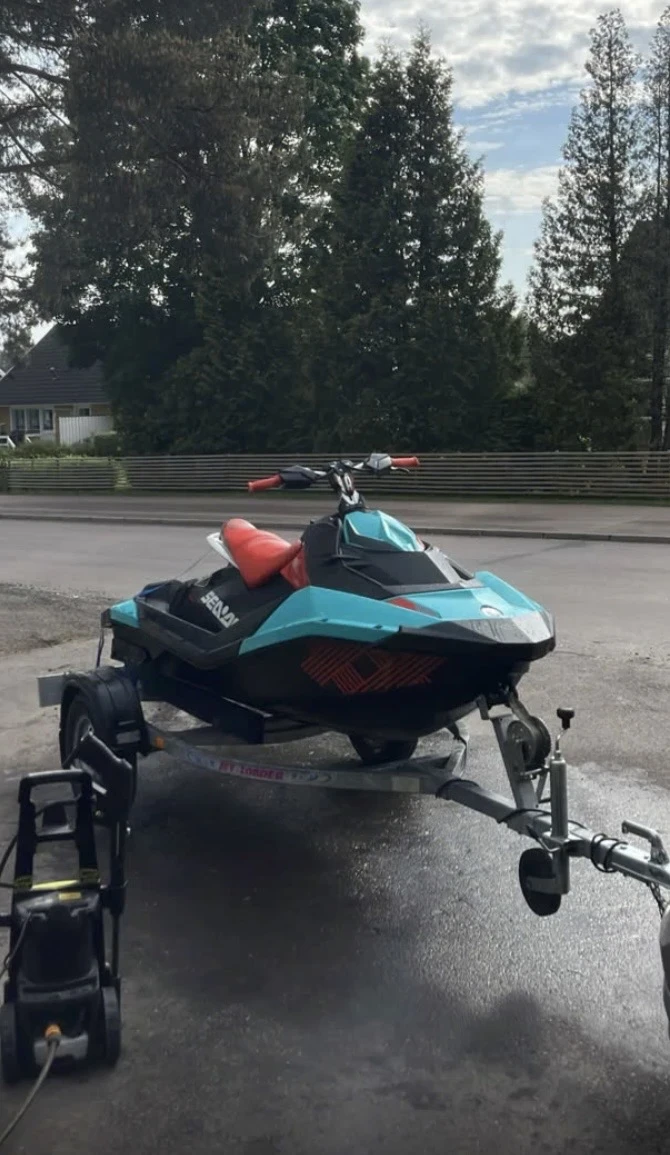Джет Bombardier Sea Doo Spark Trixx