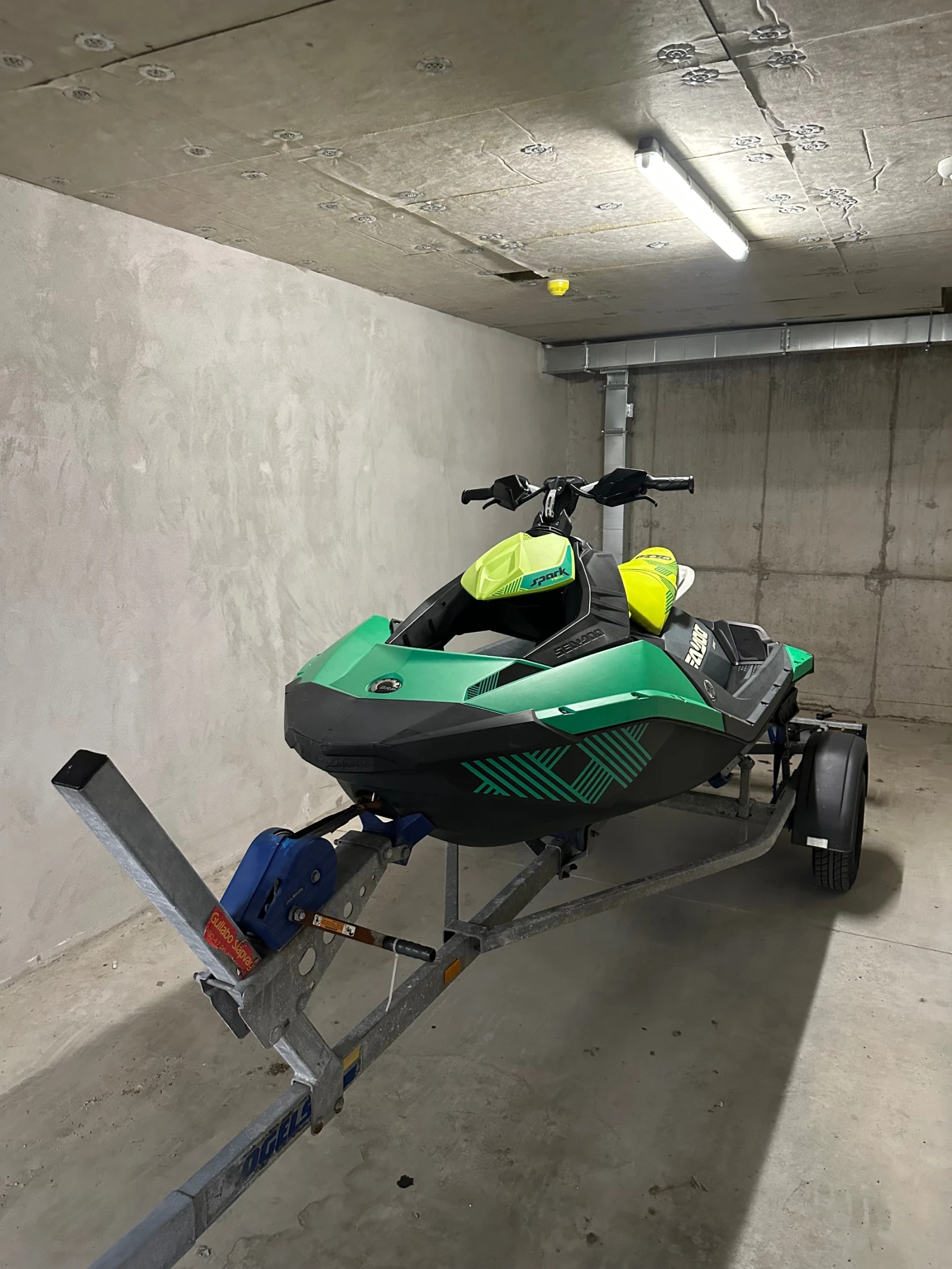 Джет Bombardier Sea Doo Spark Trixx