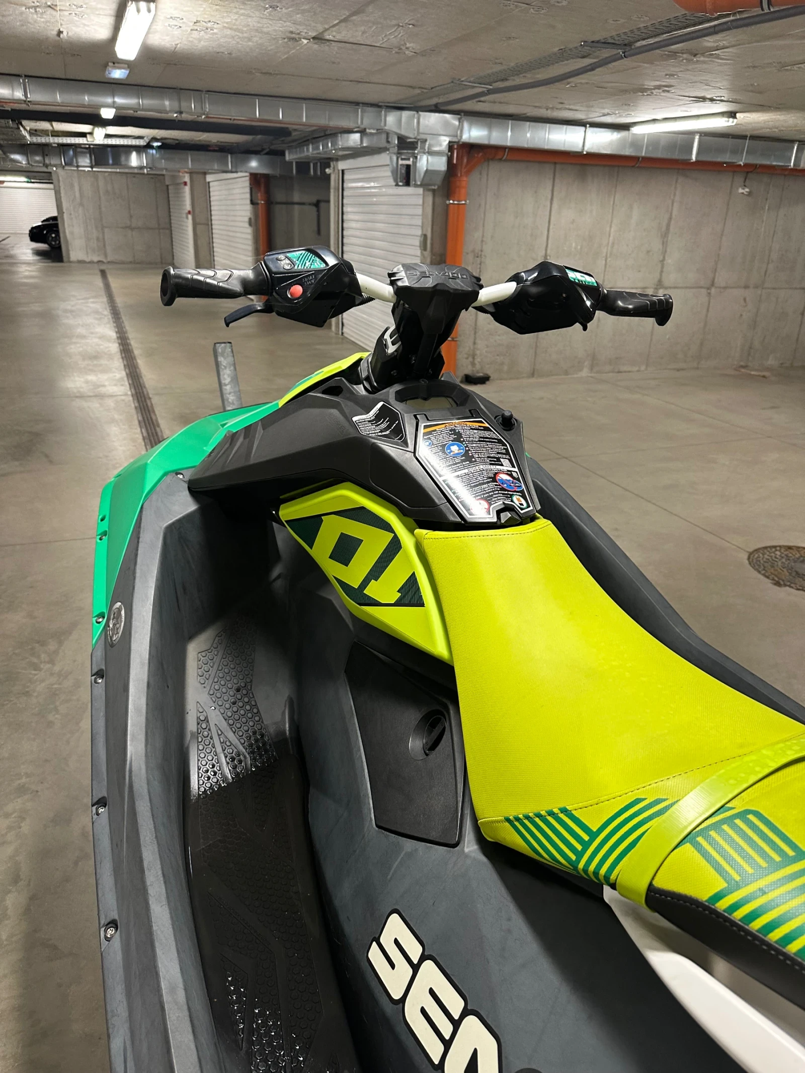 Джет Bombardier Sea Doo Spark Trixx, снимка 6 - Воден транспорт - 53857860