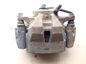 Спирачен апарат преден ляв Тойота Рав4 2.2д (с)