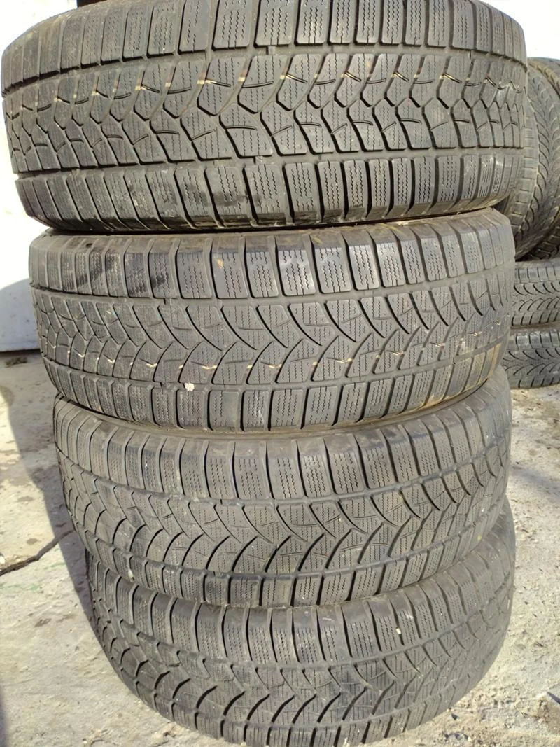 Гуми Зимни 215/65R16, снимка 1 - Гуми и джанти - 30707577