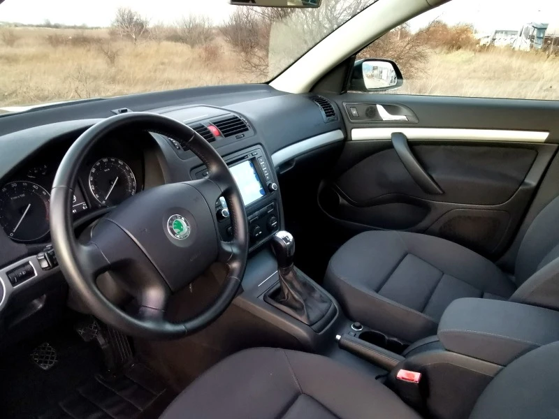 Skoda Octavia 2.0TDI 140ks, снимка 5 - Автомобили и джипове - 43506406