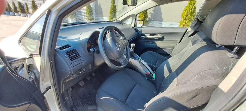 Toyota Auris 1.33 Dual-VVTi EU-5/ 6 СКОРОСТИ, снимка 8 - Автомобили и джипове - 49290605