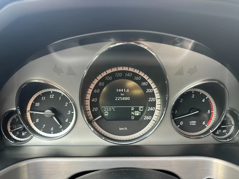 Mercedes-Benz E 350 3.0d 231 к.с., снимка 15 - Автомобили и джипове - 51520310