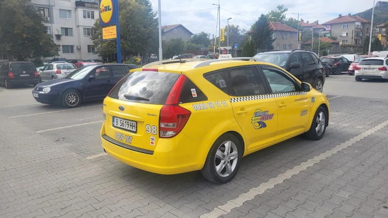 Kia Ceed, снимка 3 - Автомобили и джипове - 52642335