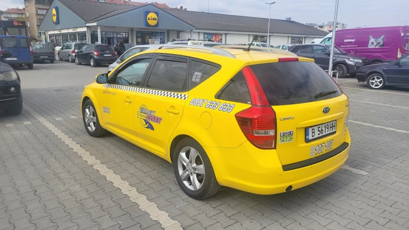 Kia Ceed, снимка 5 - Автомобили и джипове - 52642335