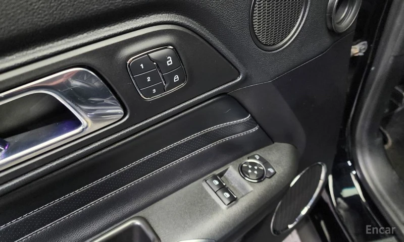 Ford Mustang, снимка 13 - Автомобили и джипове - 53182420