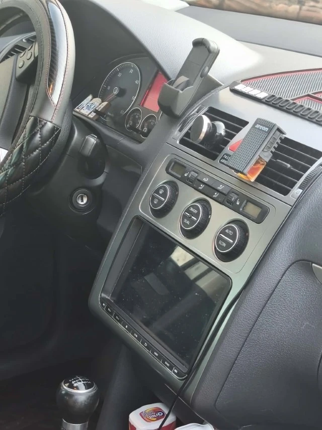 VW Touran, снимка 8 - Автомобили и джипове - 55602949