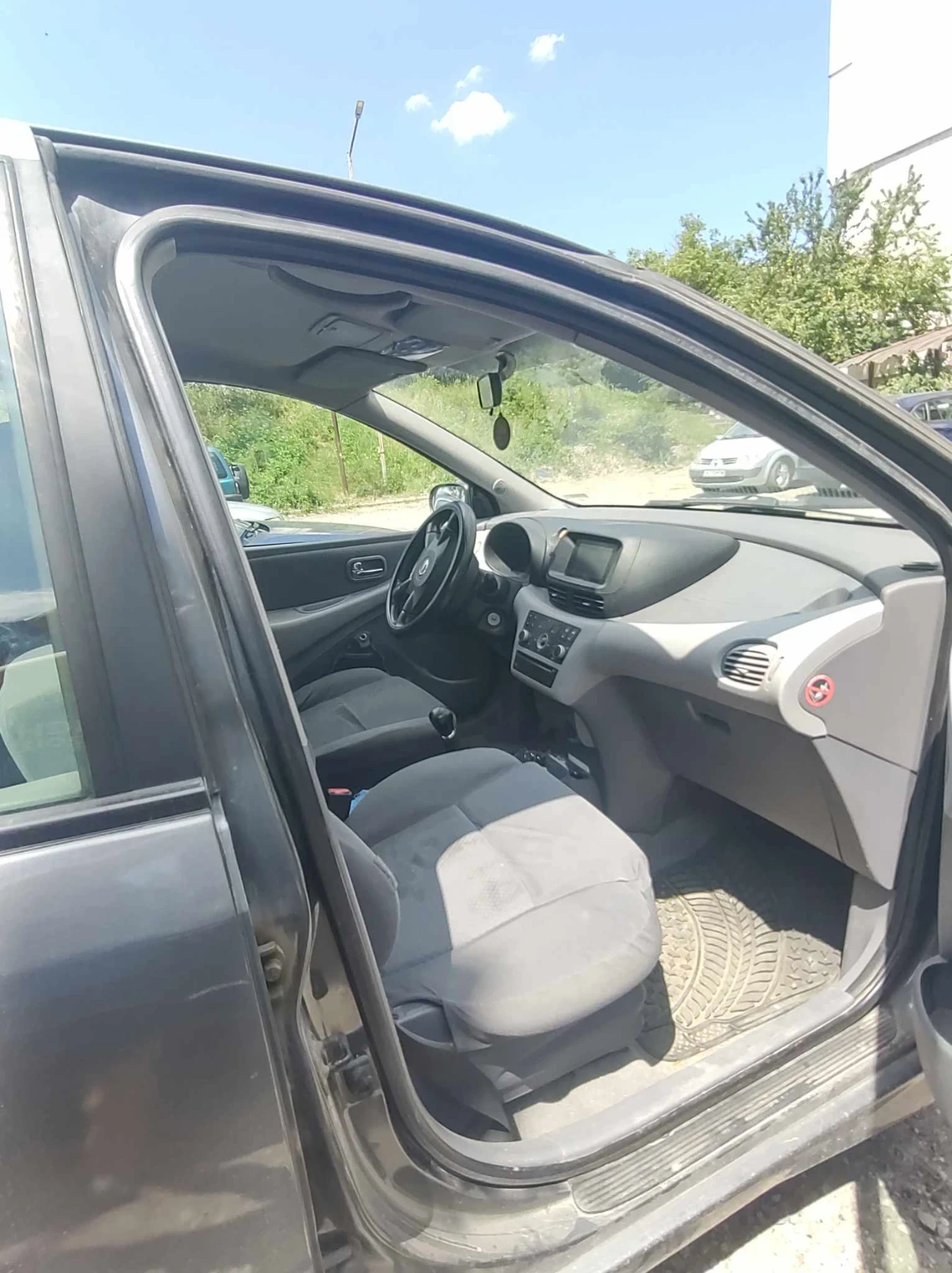 Nissan Almera tino  - изображение 3