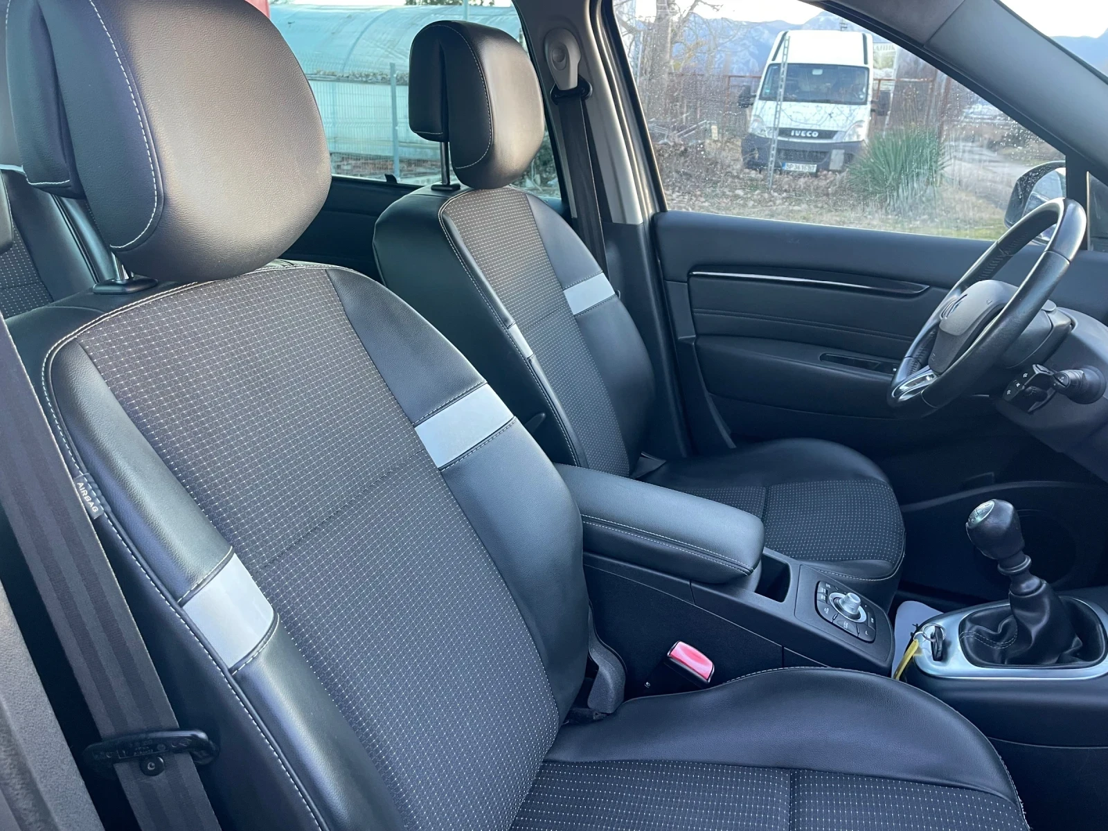 Renault Scenic 1.5 DCI 110 - изображение 7