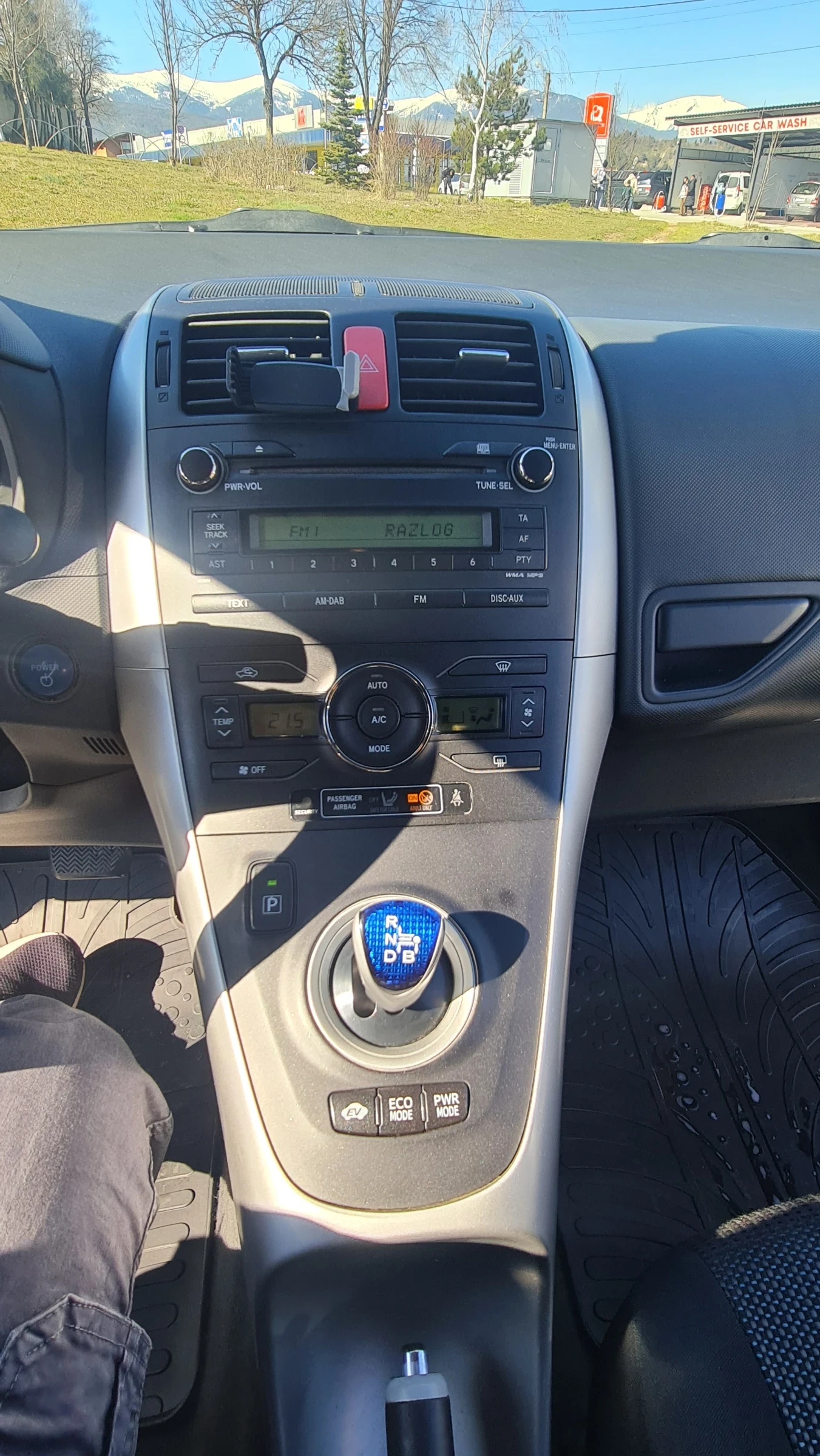 Toyota Auris 1.8i hybrid - изображение 5