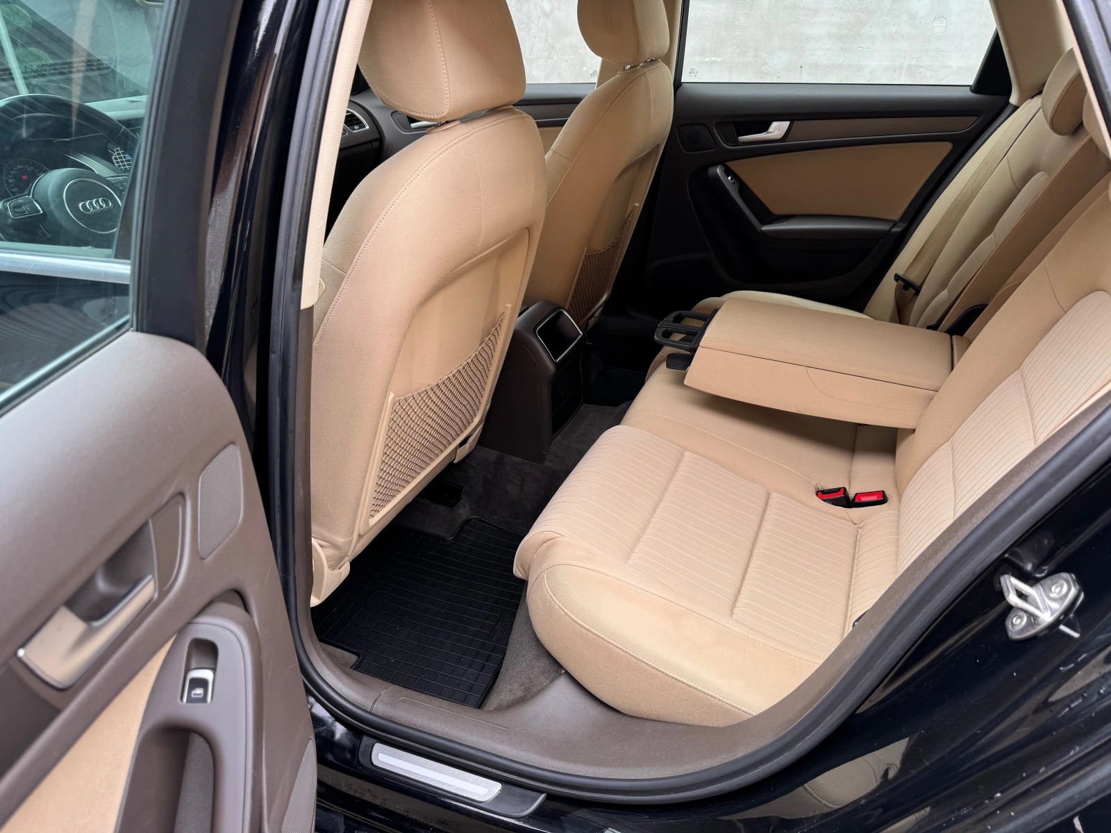 Audi A4 2.0TDi-quattro, снимка 14 - Автомобили и джипове - 54034329