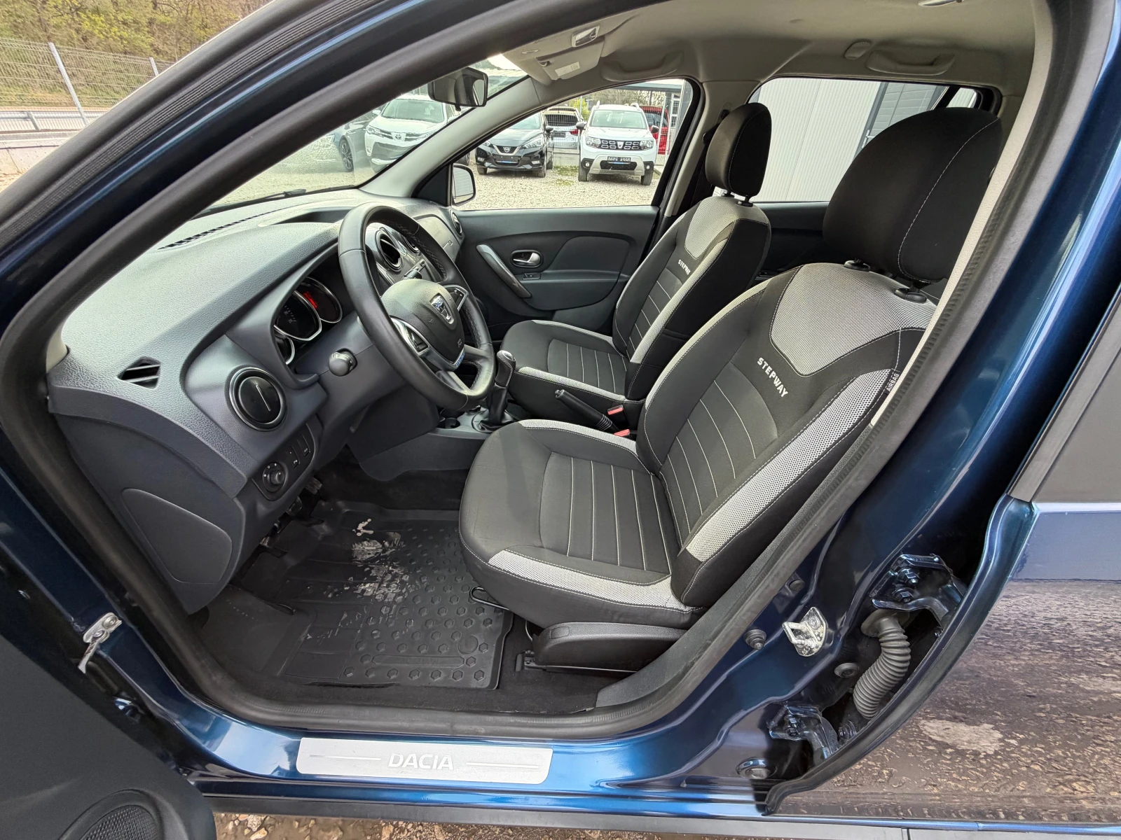 Dacia Logan BENZIN* STEPWAY* FACE* EVRO6, снимка 12 - Автомобили и джипове - 54207084