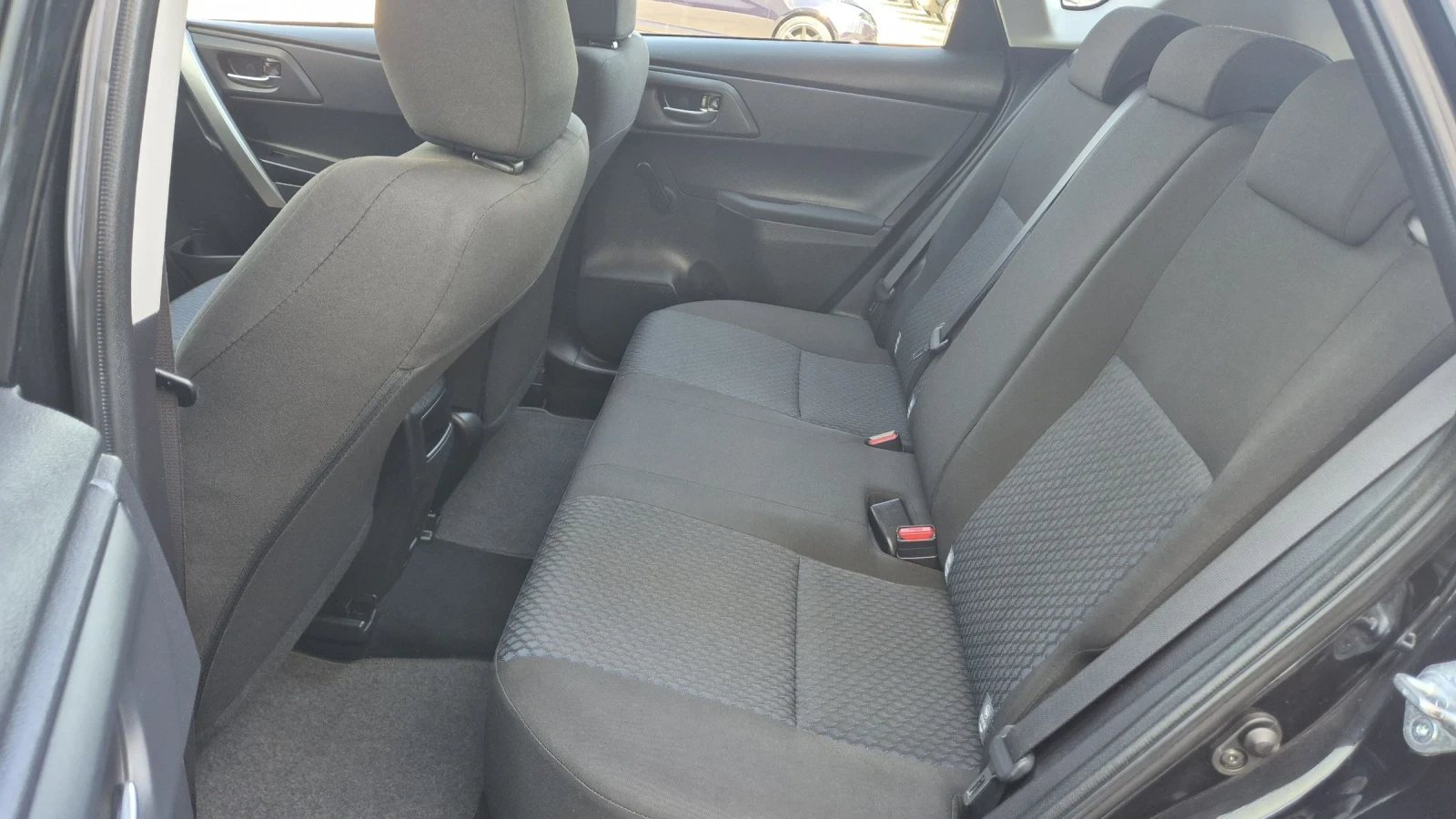 Toyota Auris 1.4D4D 90к.с., снимка 13 - Автомобили и джипове - 54303184