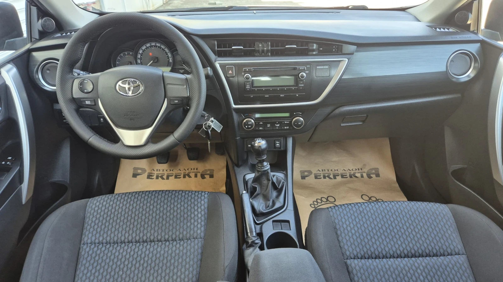 Toyota Auris 1.4D4D 90к.с., снимка 11 - Автомобили и джипове - 54303184