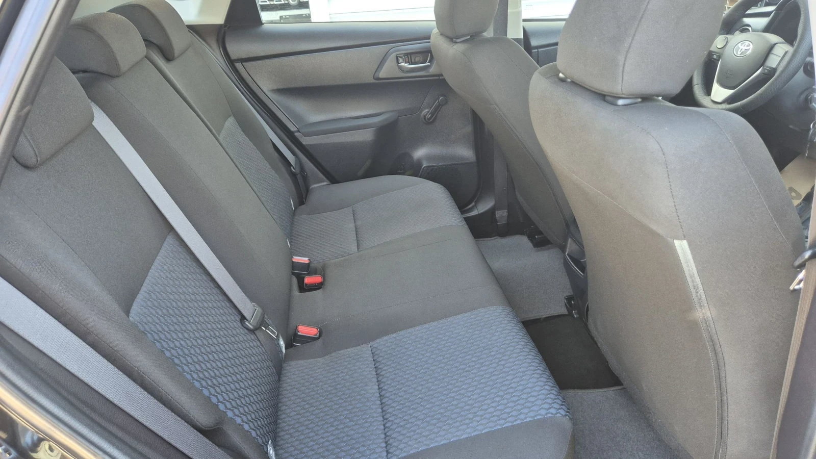 Toyota Auris 1.4D4D 90к.с., снимка 15 - Автомобили и джипове - 54303184