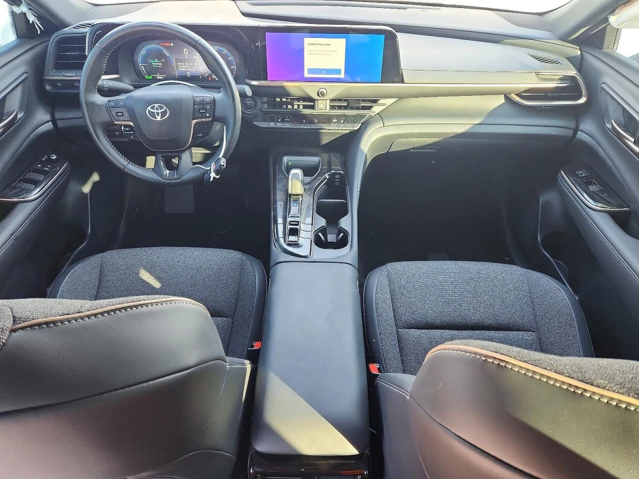 Toyota Crown XLE * CARFAX* , снимка 8 - Автомобили и джипове - 54395811