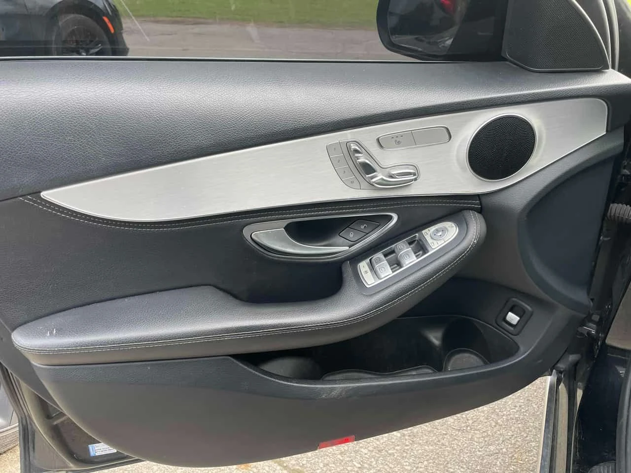 Mercedes-Benz C 300 * FULL AMG PACK* BUCKET SEATS* CARBON* ГЕНЕРАЦИЯ* , снимка 13 - Автомобили и джипове - 54641780