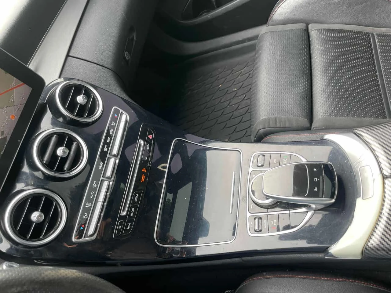 Mercedes-Benz C 300 * FULL AMG PACK* BUCKET SEATS* CARBON* ГЕНЕРАЦИЯ* , снимка 11 - Автомобили и джипове - 54641780