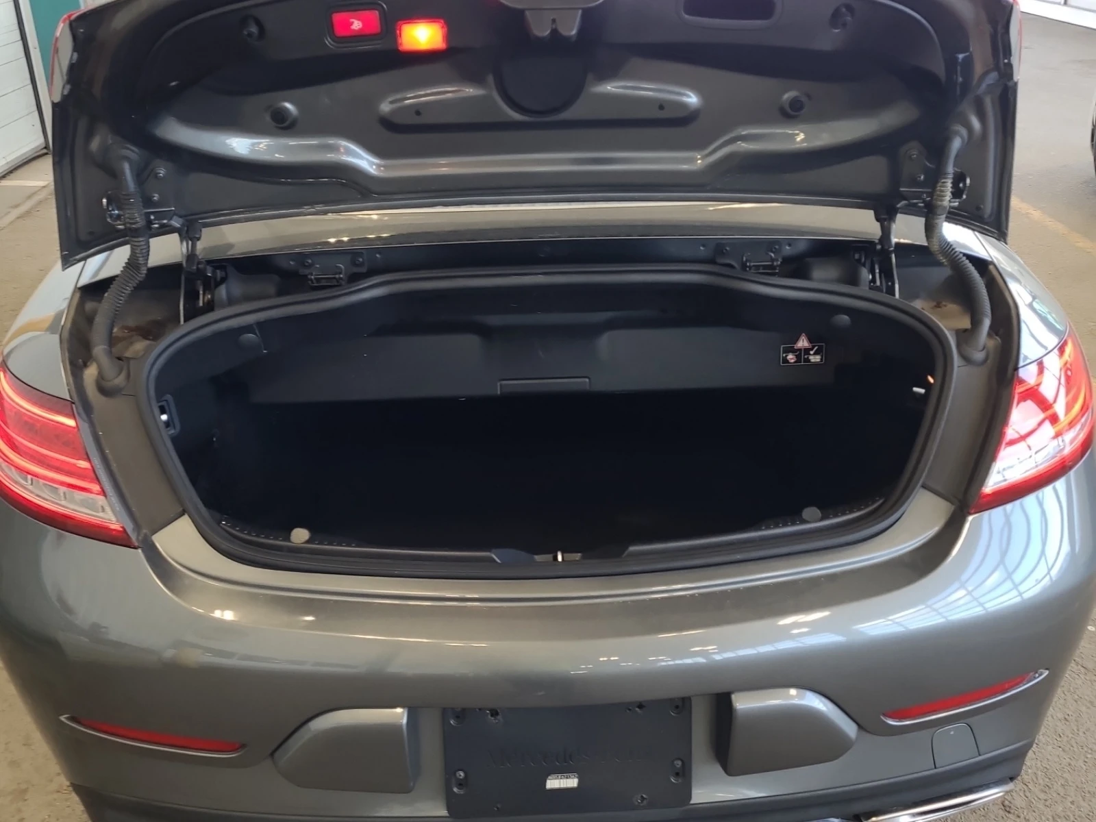 Mercedes-Benz C 300 * * CARFAX * * АВТО КРЕДИТ * * , снимка 8 - Автомобили и джипове - 54652463