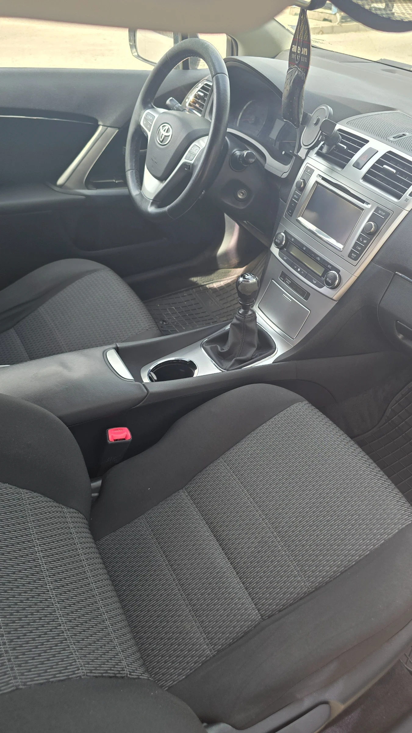 Toyota Avensis 1, 8 vvti - 147 к.с. N1, снимка 15 - Автомобили и джипове - 54876832