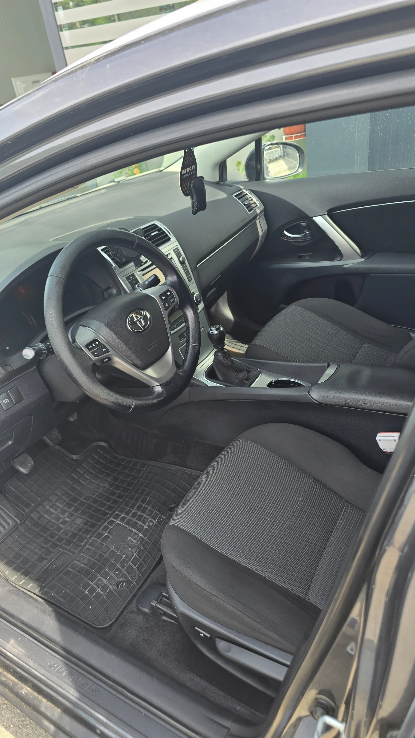 Toyota Avensis 1, 8 vvti - 147 к.с. N1, снимка 9 - Автомобили и джипове - 54876832