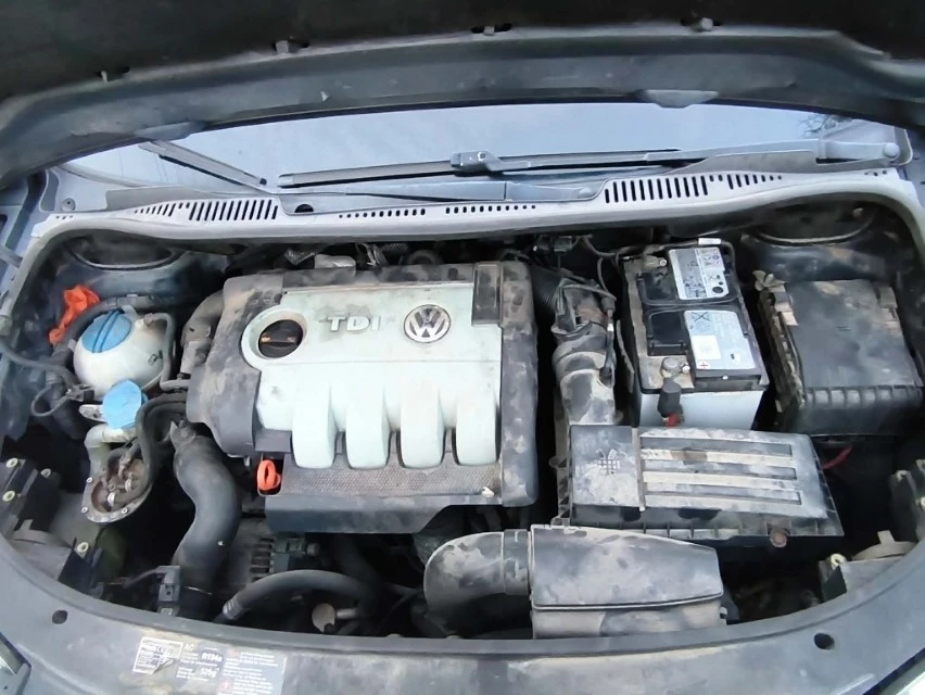 VW Touran, снимка 16 - Автомобили и джипове - 55602949