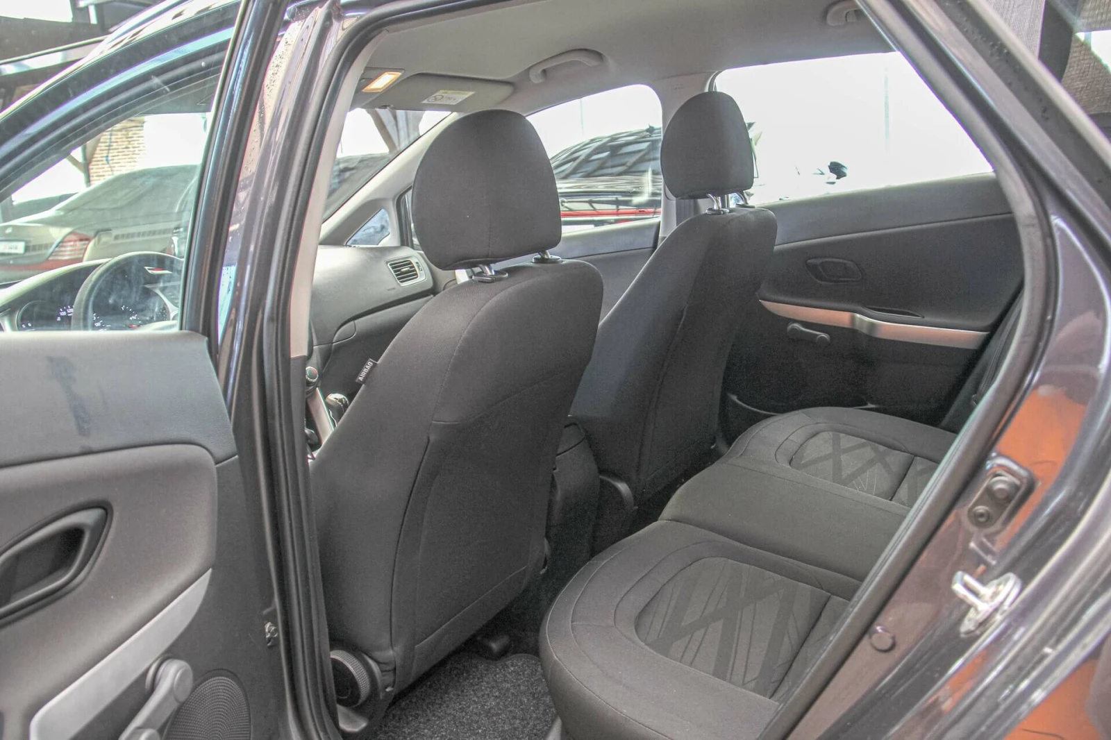 Kia Ceed 1.6CRDI/Климатик/МултиВолан/USB/Android, снимка 8 - Автомобили и джипове - 55609898