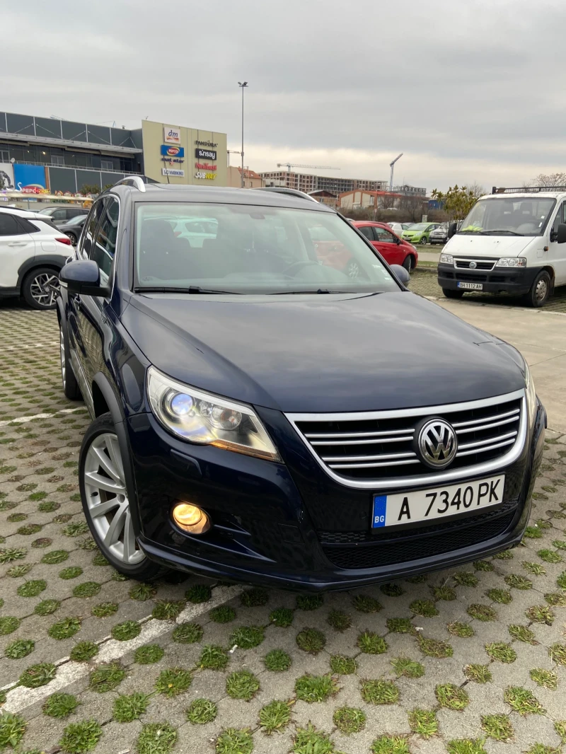 VW Tiguan 2.0TDI 4x4 R-Line Автоматик Обслужен, снимка 1 - Автомобили и джипове - 48334889