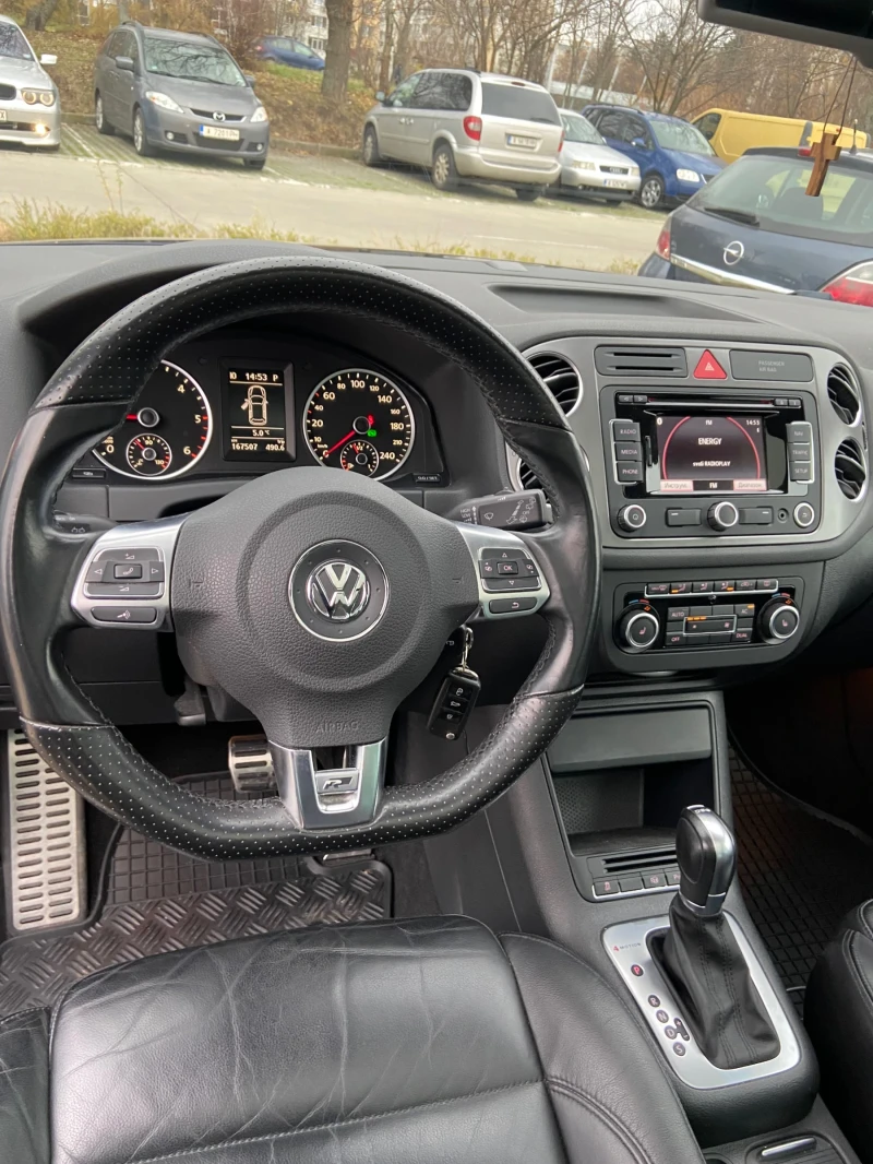 VW Tiguan 2.0TDI 4x4 R-Line Автоматик Обслужен, снимка 9 - Автомобили и джипове - 48334889