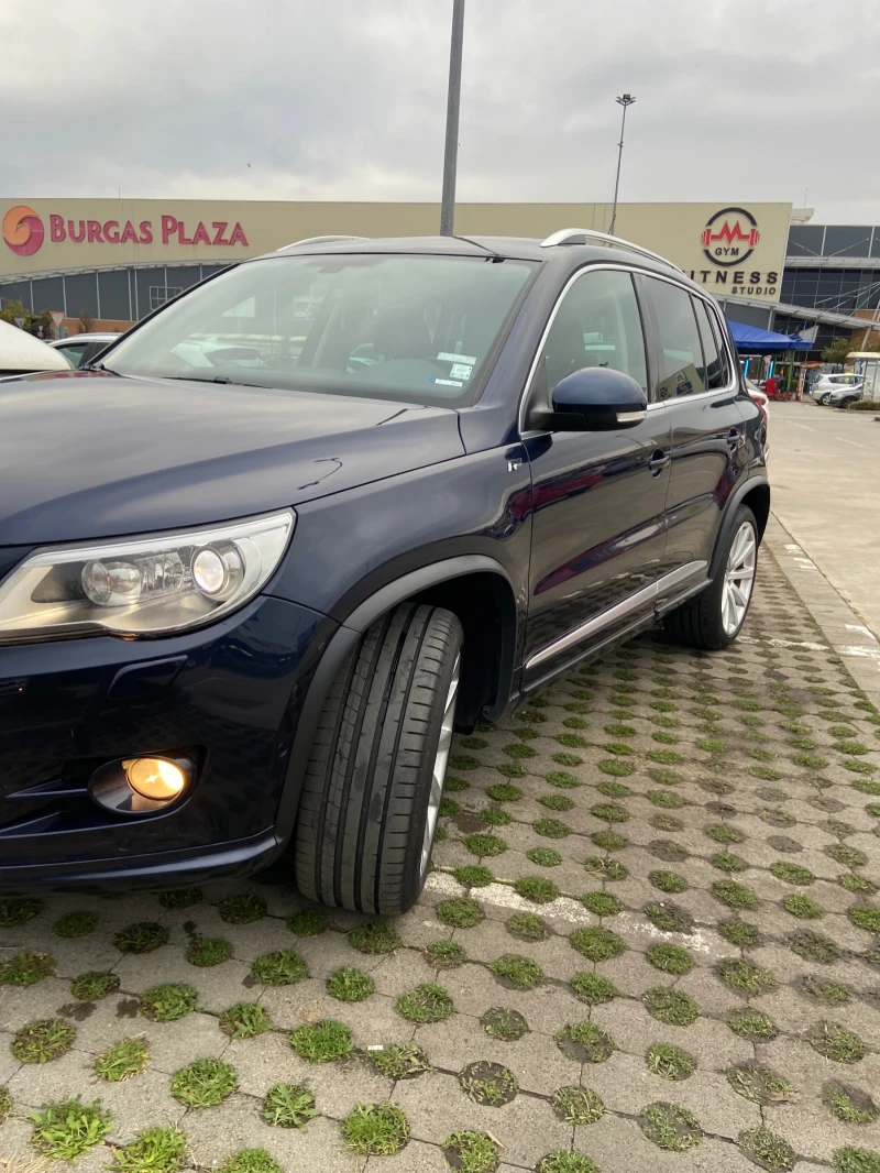 VW Tiguan 2.0TDI 4x4 R-Line Автоматик Обслужен, снимка 2 - Автомобили и джипове - 48334889