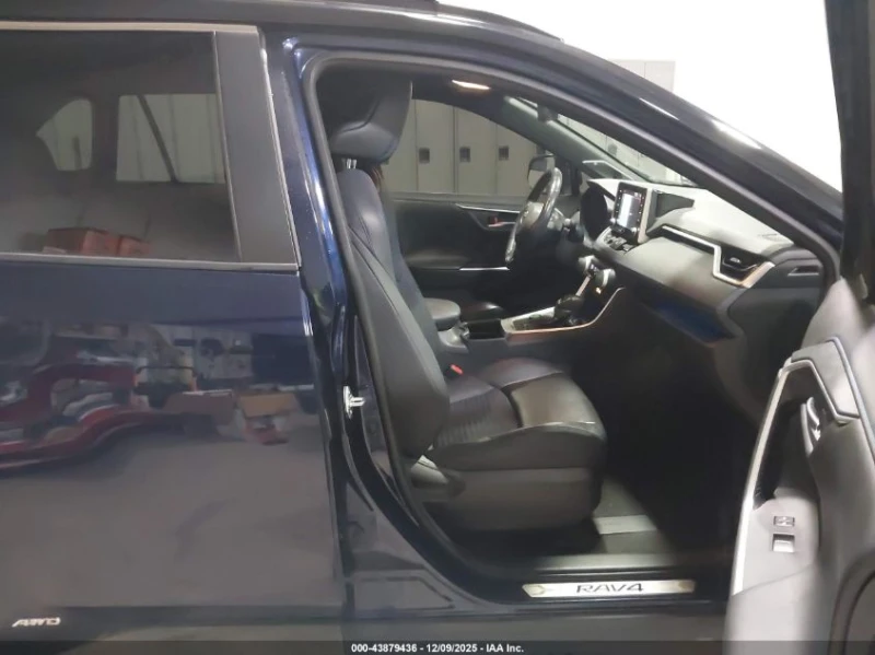 Toyota Rav4 2.5 SE* HYBRID* AWD* 2ключа, снимка 7 - Автомобили и джипове - 52967576