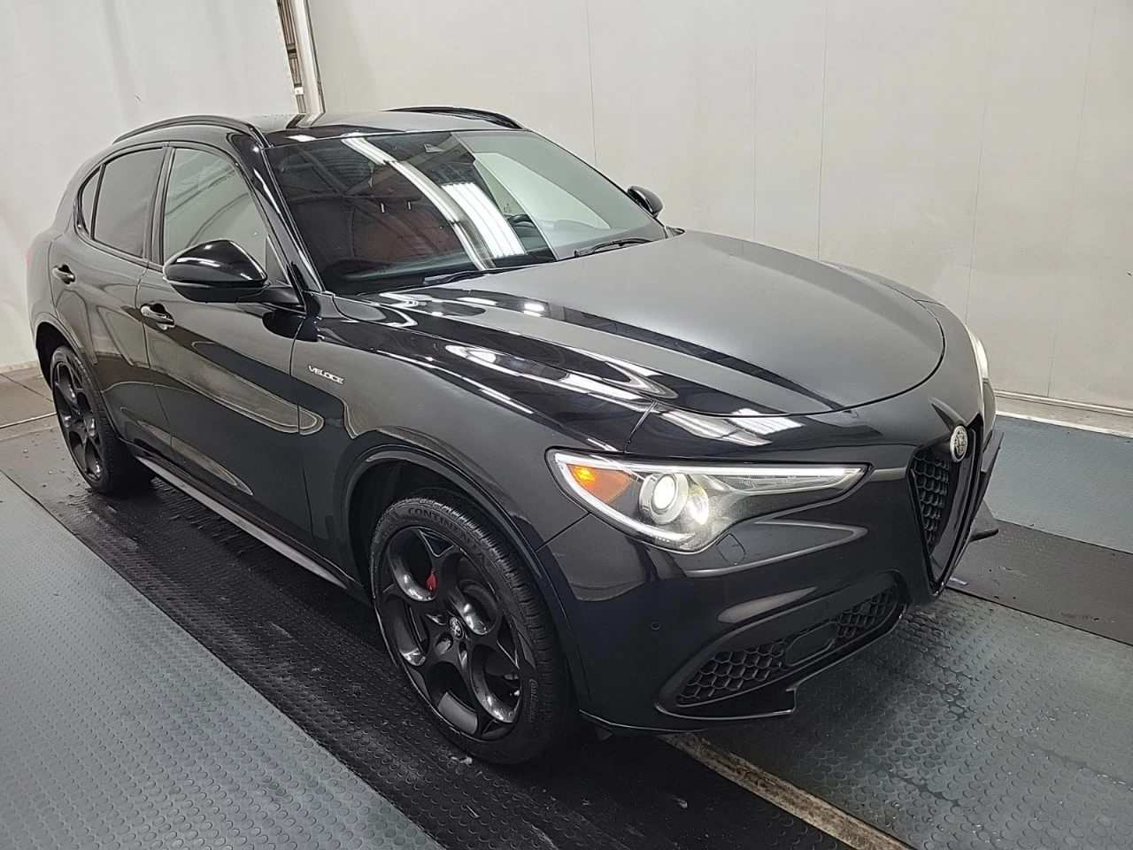 Alfa Romeo Stelvio VELOCE* CARFAX* АВТОФИНАНС БЕЗ ПЪРВОНАЧАЛНА ВНОСКА - изображение 2