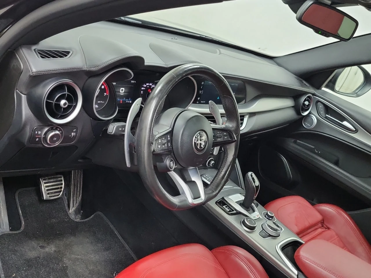 Alfa Romeo Stelvio VELOCE* CARFAX* АВТОФИНАНС БЕЗ ПЪРВОНАЧАЛНА ВНОСКА - изображение 10