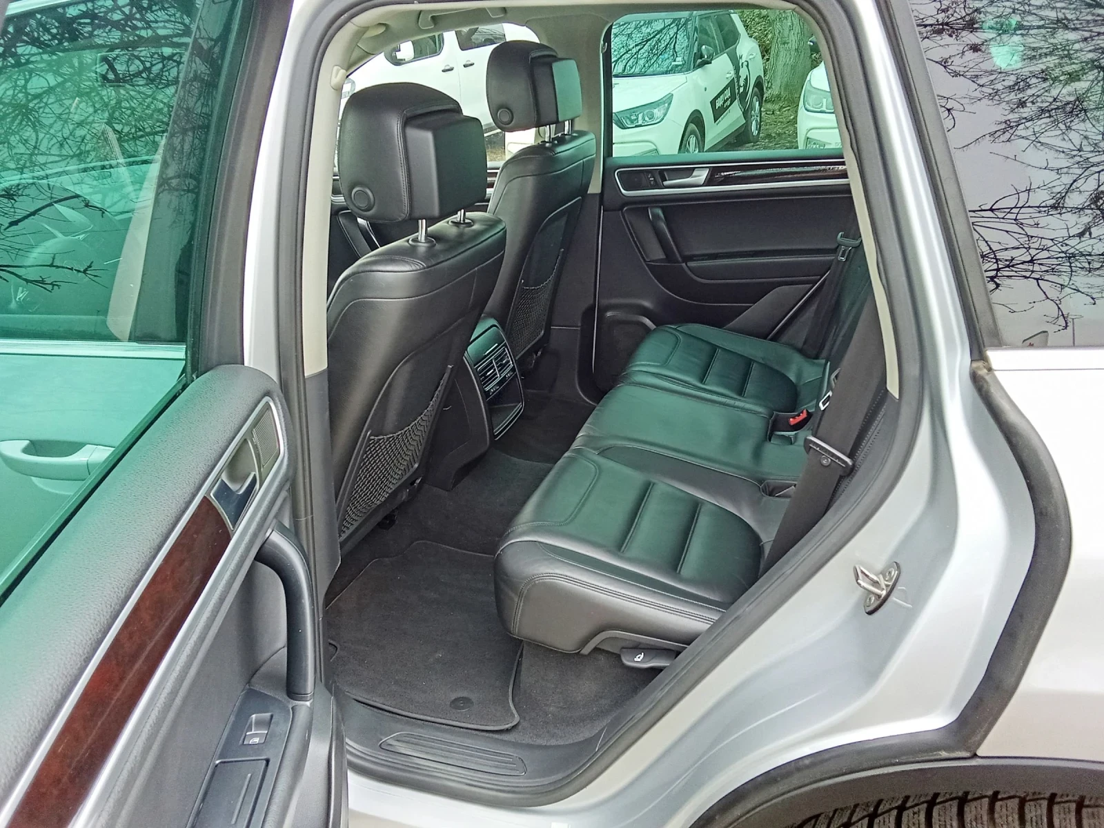 VW Touareg 3.0TDI - LED - NAVI - КОЖА, снимка 8 - Автомобили и джипове - 53931556