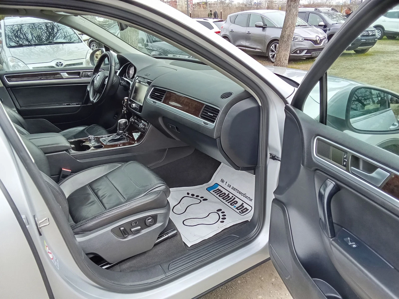 VW Touareg 3.0TDI - LED - NAVI - КОЖА, снимка 13 - Автомобили и джипове - 53931556