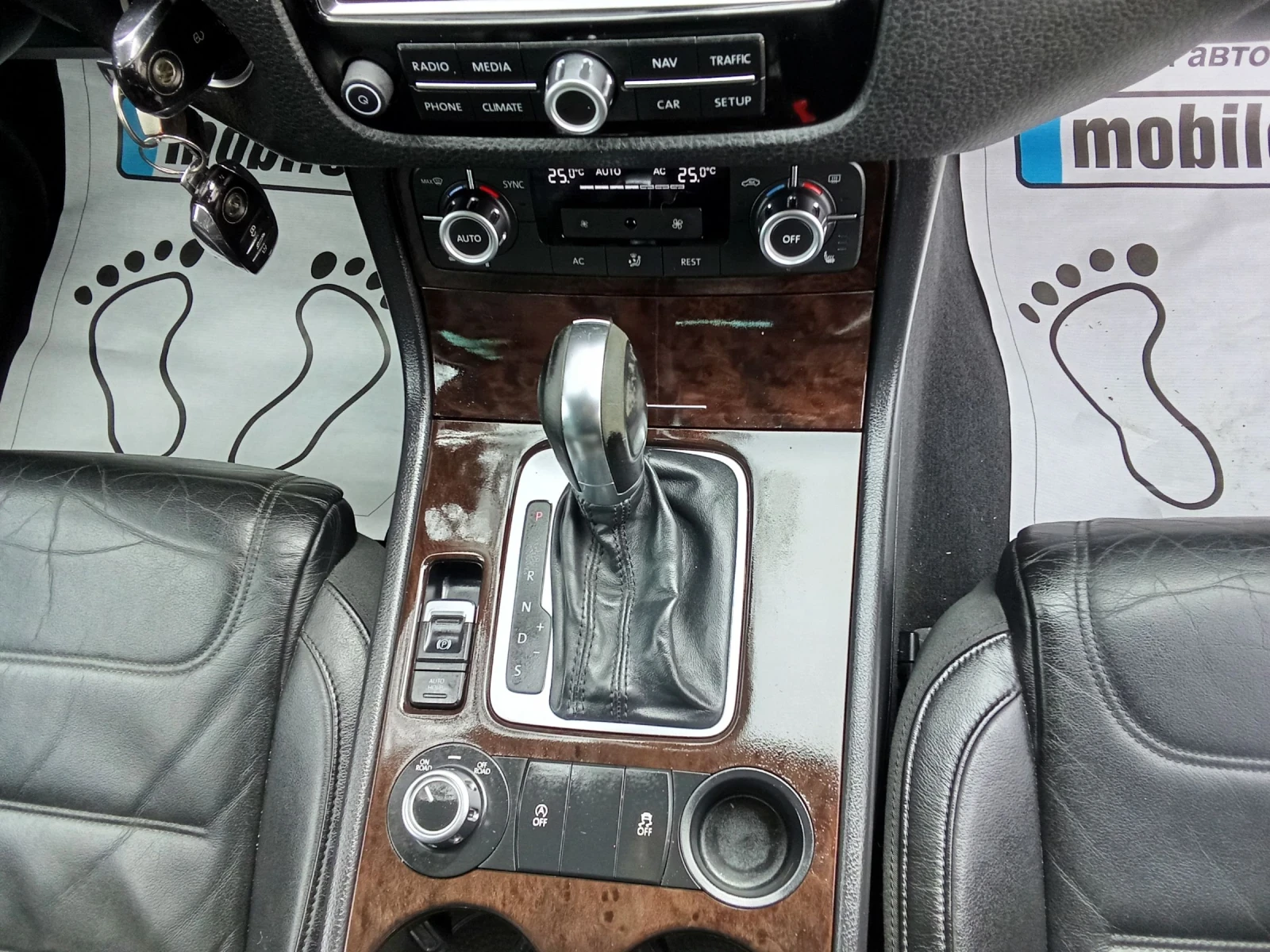 VW Touareg 3.0TDI - LED - NAVI - КОЖА, снимка 16 - Автомобили и джипове - 53931556