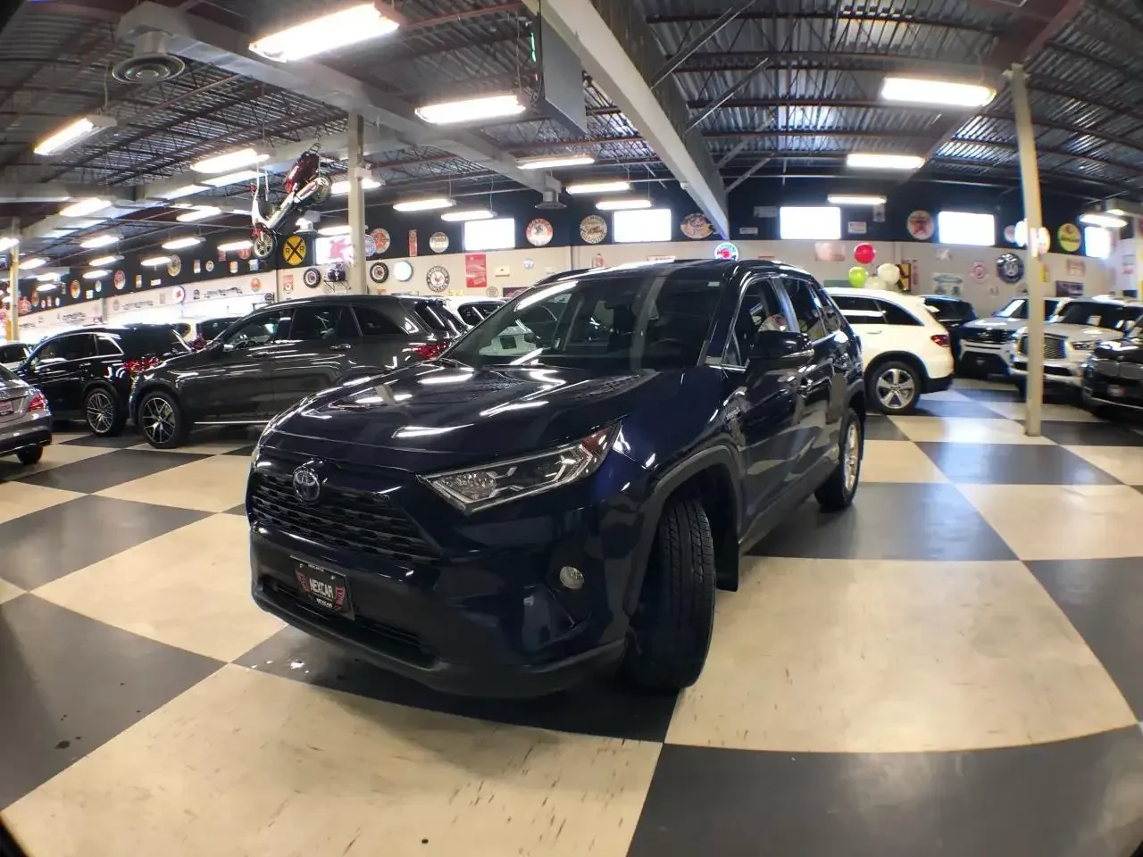 Toyota Rav4 XLE HYBRID AWD PANO CAMERA ACC CARPLAY KEYLESS, снимка 3 - Автомобили и джипове - 54653731