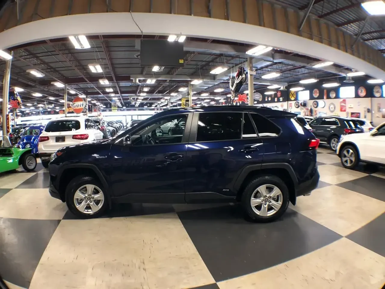 Toyota Rav4 XLE HYBRID AWD PANO CAMERA ACC CARPLAY KEYLESS, снимка 4 - Автомобили и джипове - 54653731